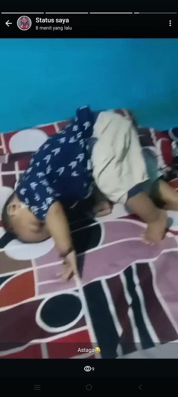 Bayi 9bulan lagi aktif²nya jungkir balik trus