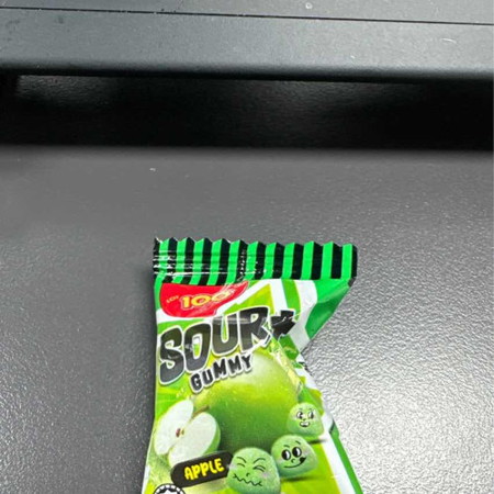 makan sour gummy