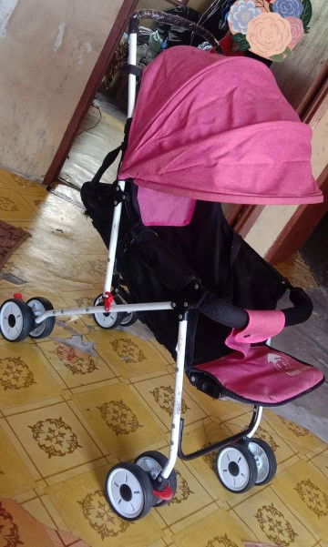 sy nk jual stroller murah² je sb ank tak suka dduk . ad yg nk tak ? rm50 jauh kita pos .