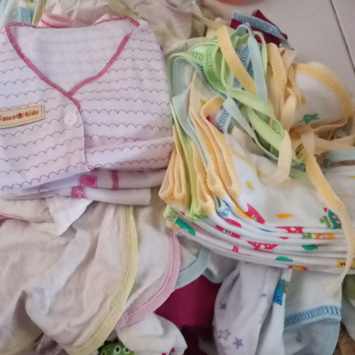 Giveaway preloved baju bayi newborn