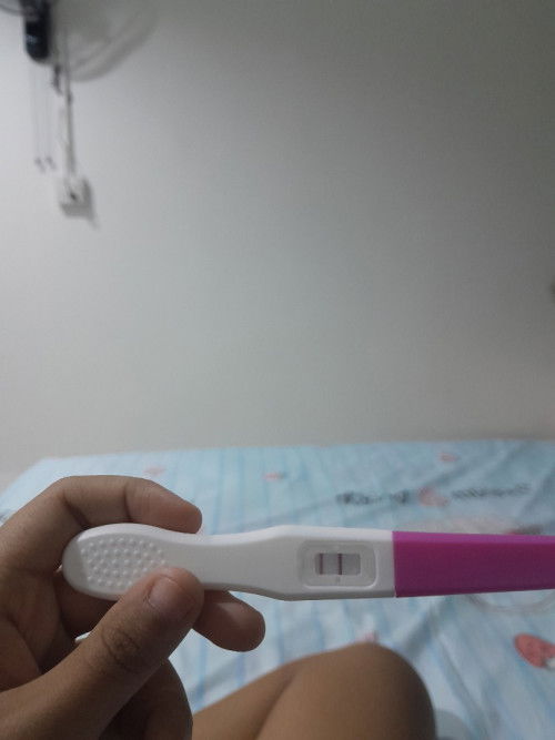 ประจำเดือนไม่มา1เดือน5วันเลยลองตรวจดูขึ้น2ขีดเลยลองไปพบคุณหมอสรุปคุณหมออัลตร้าซาวด์ให้ไม่เจออะไรเลยค