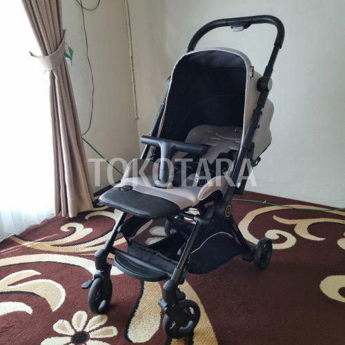JUAL PRELOVED STROLLER COCOLATTE VERSEE 1.5JT PMAKAIAN JARANG HANYA UNTUK NGE-MALL (BISA NEGO TIPIS)