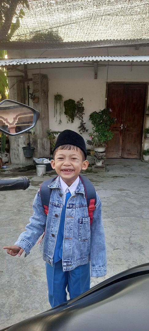 Anak bunda ada yang karies gak ya? Sampai usia berapa? Dan udah tumbuh gigi baru belum? Share bund