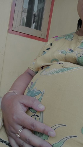 bun ada yang sama gak
lagi nunggu gelombang cintaa hpl 6 september baru adaa mules2 palsu aja hehe