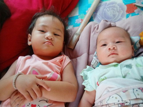 ลูกสาวคนโต
ลูกสาวคนเล็ก