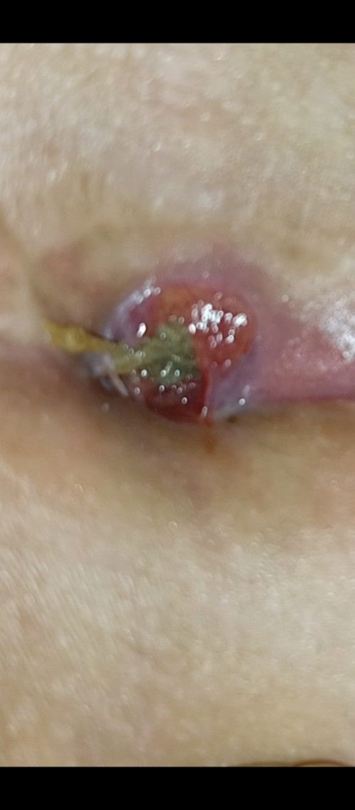 BUMUKA ANG TAHI KO CS MOM AKO