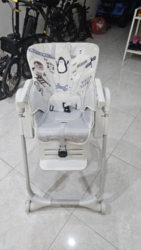 Dijual preloved baby chair merk babydoes ya bun. Kondisi terawat ya bun. Minus noda sedikit.