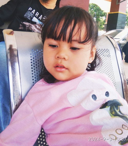 Ini anakku Zahra umur 2 tahun 11 bulan berat badan 13,8 kilo