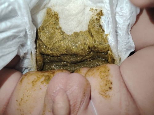 Najis baby warna hitam