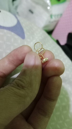 Tindik anting bayi