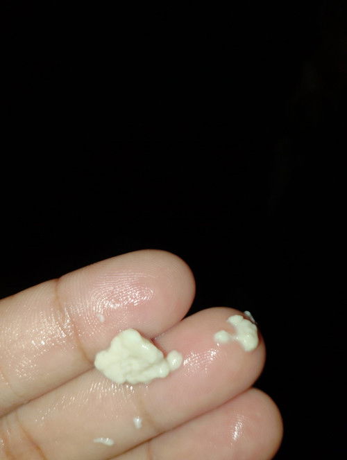 White 🤍 po Sa sya na wala namn pong amoy