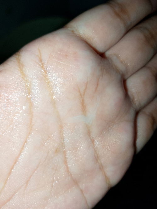 puro ganyan palang lumalabas saken nung mga nakaraan parang may bahid lang pero light brown