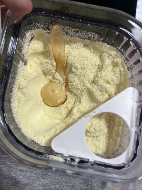 Sa mga mommies po na gumagamit ng S26 Gold. Ganto po ba talaga yung color nya?