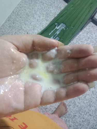 các mom ơi cho em hỏi bé nhà em 3 tháng 19 ngày bé bú sữa CT rồi bé ói cs chất lỏng j màu vàng.