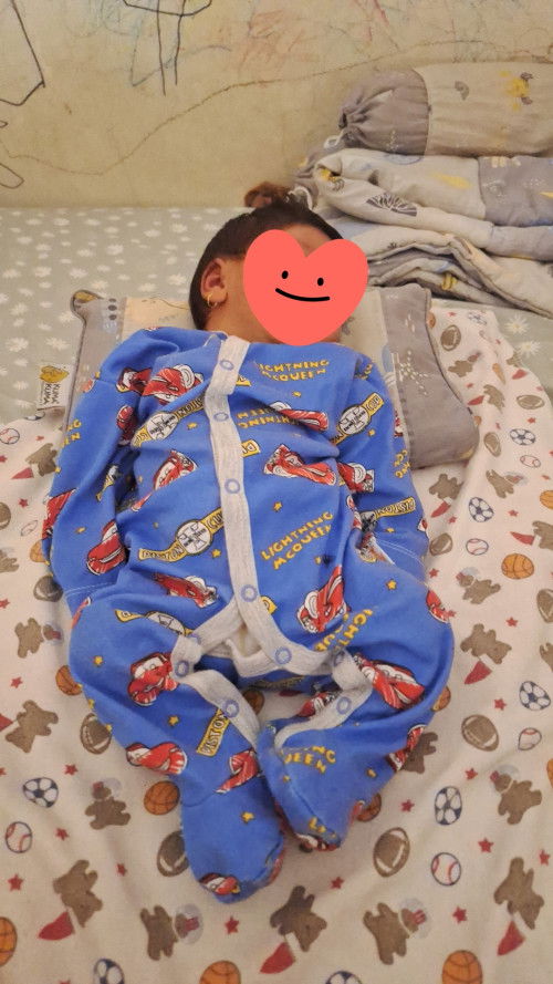 Bayi nafas grok2 pake bantal tinggi, boleh gak?
