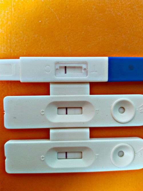 ท้องไหมคะแบบนี้ ตรวจกี่อันก็ขึ้นแบบนี้ค่ะ ใครไม่เห็นลองเปิดแสงโทรศัพท์ดูนะคะ