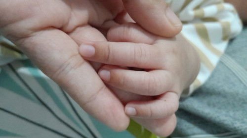 ujung kuku warna coklat