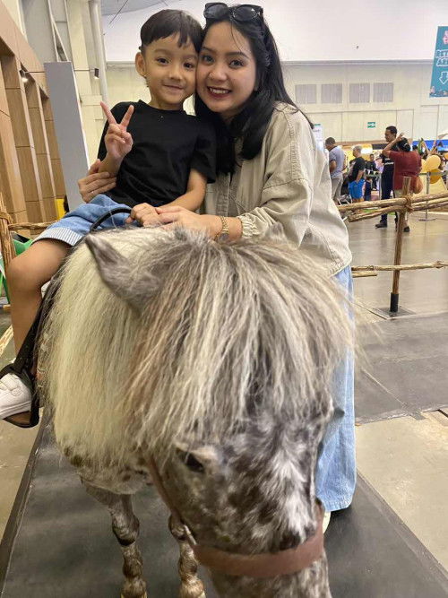 6 tahun menjadi ibu, 6 tahun penuh cinta tak berbatas. Mama bersyukur memilikimu, nak!💜