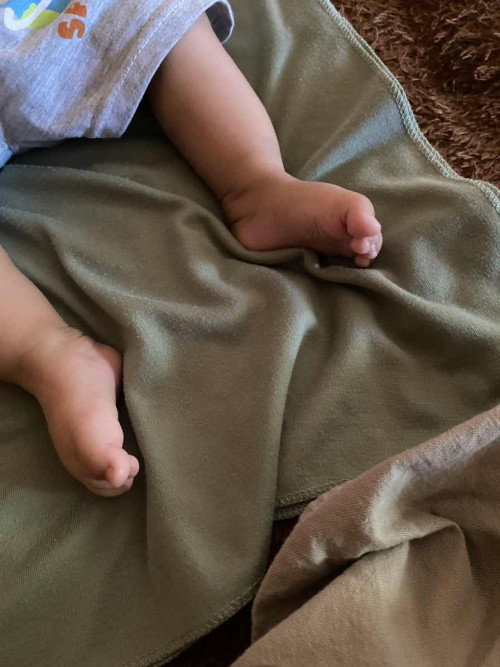 Bayi sering melengkungkan jari