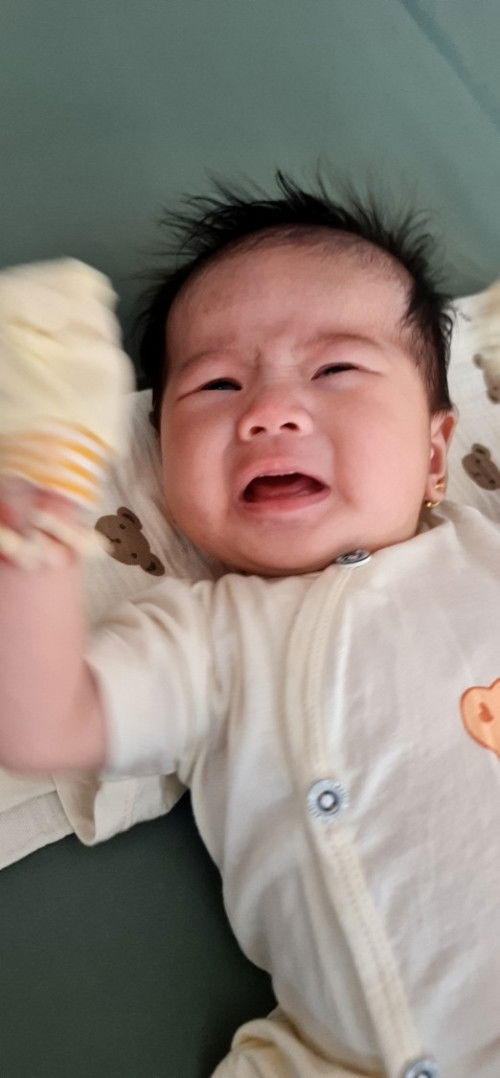 Bé nhà mình bt ti mẹ no bụng lun mà h con ti k đc như trc ti xíu là nhã  ,k thèm ti nữa