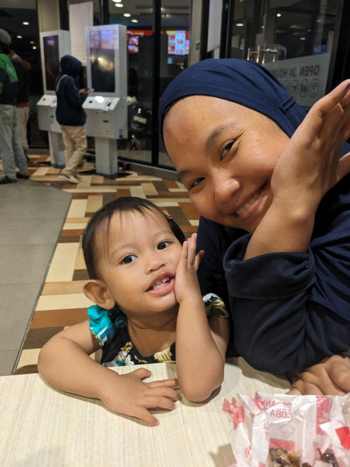 Menjadi ibu tidak mudah , tapi banyak ilmunya .