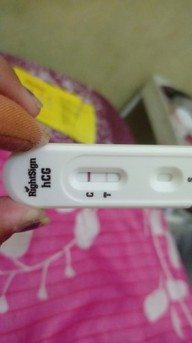 Aku udh tespek hasil nya gini ini positif bner apa gmn buu soal nya agak samar gni