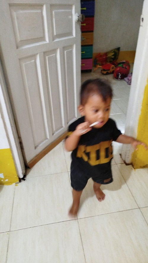 Kenapa ya bayi 1 tahun 2 bulan masih suka jalan jinjit dok?