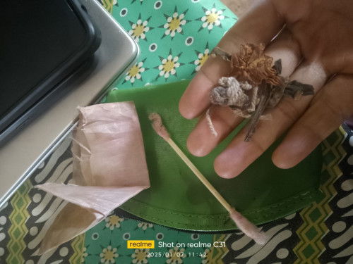 Benda yang menurut aku asing bikin penasaran. Ada yang tau ?