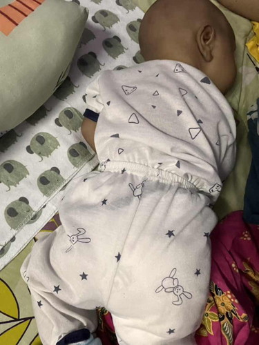 assalamualaikum normal ke baby umr tak smpai 2 bulan lg suka tido n mnyusu mcm ni.
