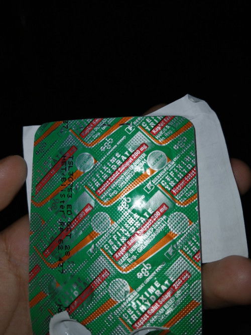 Minum obat antibiotik cefexime ttihydrate