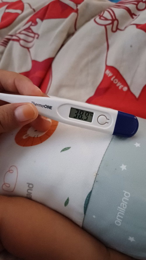 Demam, diare, muntah setelah imunisasi DPT dan PVC, serta obat tetes polio + rotavirus