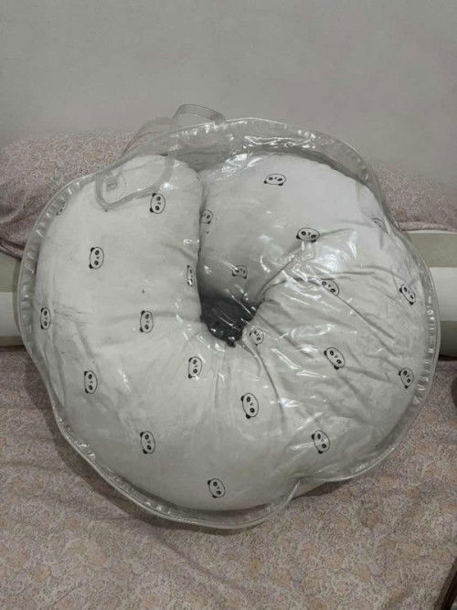 Preloved bantal menyusui