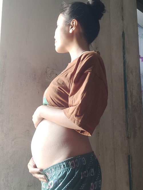 Các mom ơi cho em hỏi, sau sinh nên làm gì để cô bé nhỏ lại và làm gì để bụng về dáng không bị béo ạ