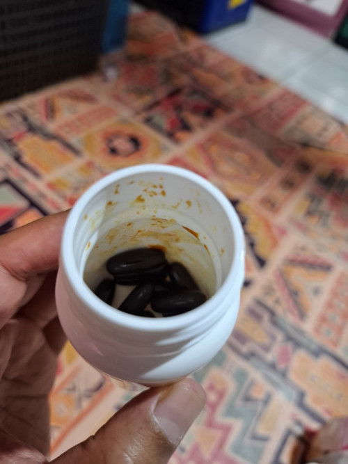 Mau tanya bun ini aku udah beli 2x folamil ada yang warna kuning dan cokelatnya di dalam botolnya