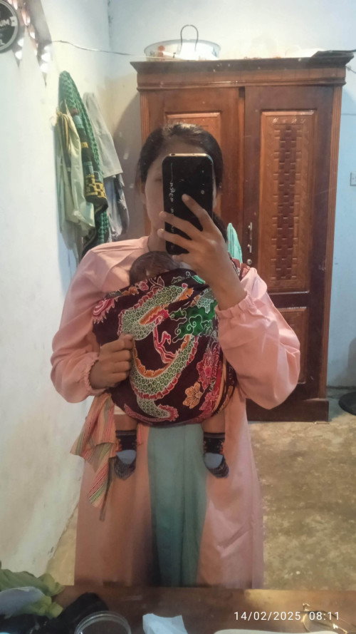 Cara gendong M_shape