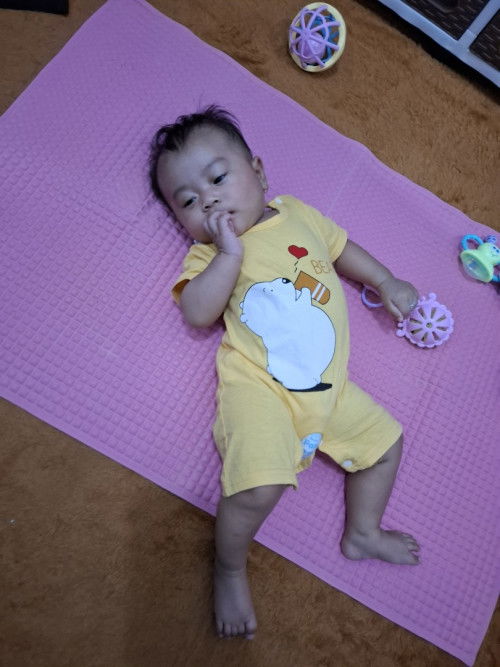 anak saya sering banget miring" gini ke satu sisi doang kanan trus .