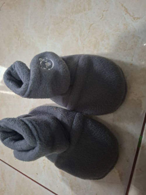 Berbagi Sepatu cuddle me