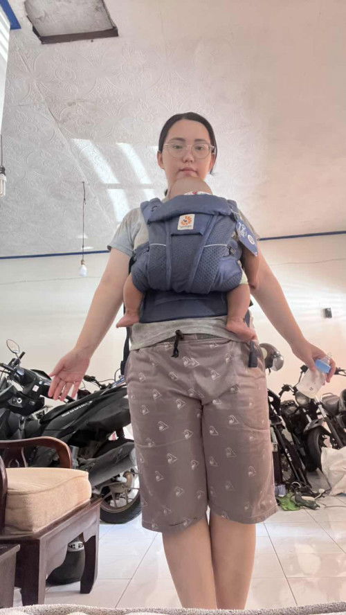 Cara gendong M shape