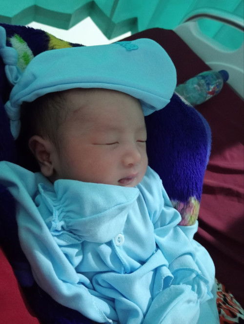 Karena lewat hpl seminggu, ketuban keruh dan plasenta mengapur jadi harus sc
Alhamdulillah baby boy