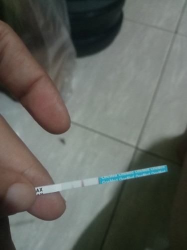 Aku tespek tapi tanda tanda hamil semua muncul kaya mual pusing dan ga mens tp garis samar kenapa ya