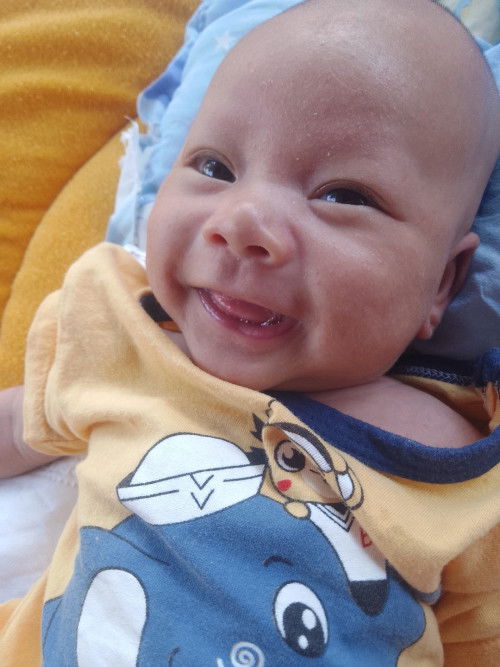 ลูกน้อยคุยเล่น