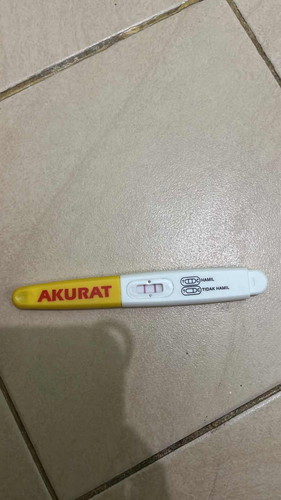 Hamil 4 minggu , belum keliatan kantong baru telat 2 hari wajar gak ya bun?