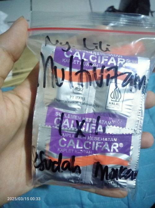 Pertama kali periksa di klinik bidan, dan hanya dapet 1 macam vitamin (Calcifar)
