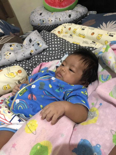 Bayi Menonton TV