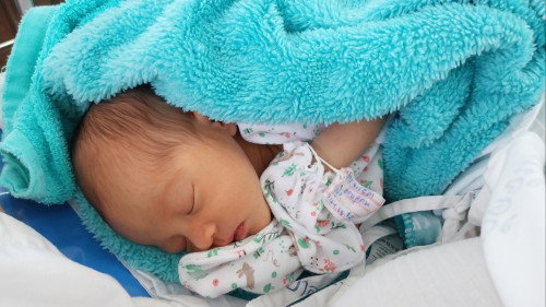 ด.ญ. ชนิสรา อ่อนอุดม 
ชื่อเล่น น้องแตงโม
ขอฝากเนื้อฝากตัวด้วยน้าา👶🍉