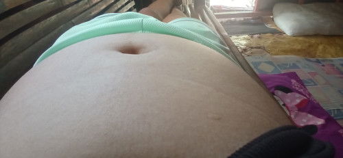 Hii mga mii 12weeks and 6days po ako na pregnant tama lang po ba laki ng tummy ko😊