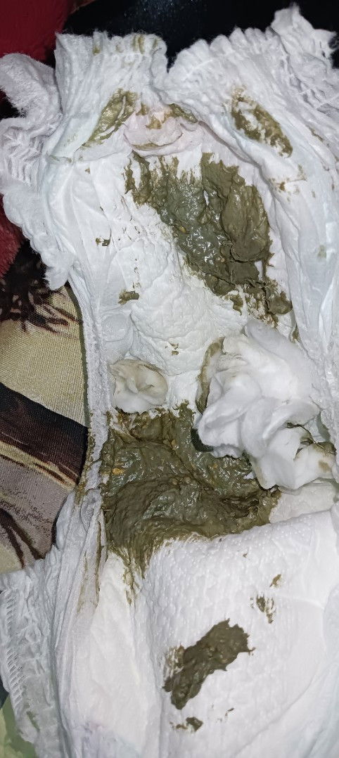 pup bayi hijau keabuan