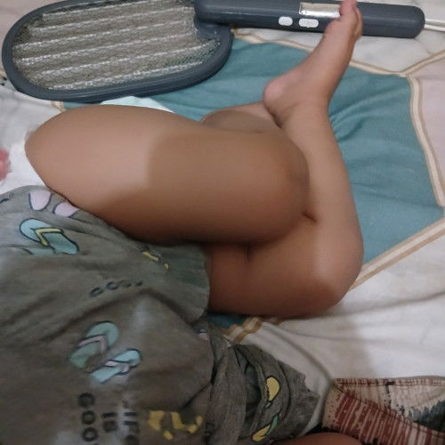 Anak 1 thn menyilangkan kaki