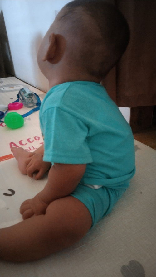 Bayi 8 bulan belom bisa duduk tegak