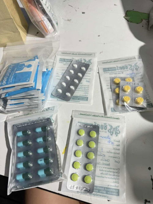 พอดีว่าคุณแม่บ้านนี้เจ็บคอมีน้ำมูก แล้วไปหาคุณหมอพบว่ามีอาการคอแดงแล้วก็มีน้ำมูก แต่ไม่มีอาการอื่นๆ คุณหมอจ่ายยาให้ตามนี้ ทานได้ใช่มั้ย